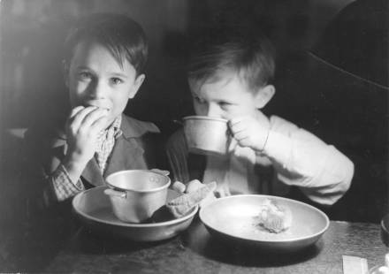 childreneating_5025-fb-242.jpg
