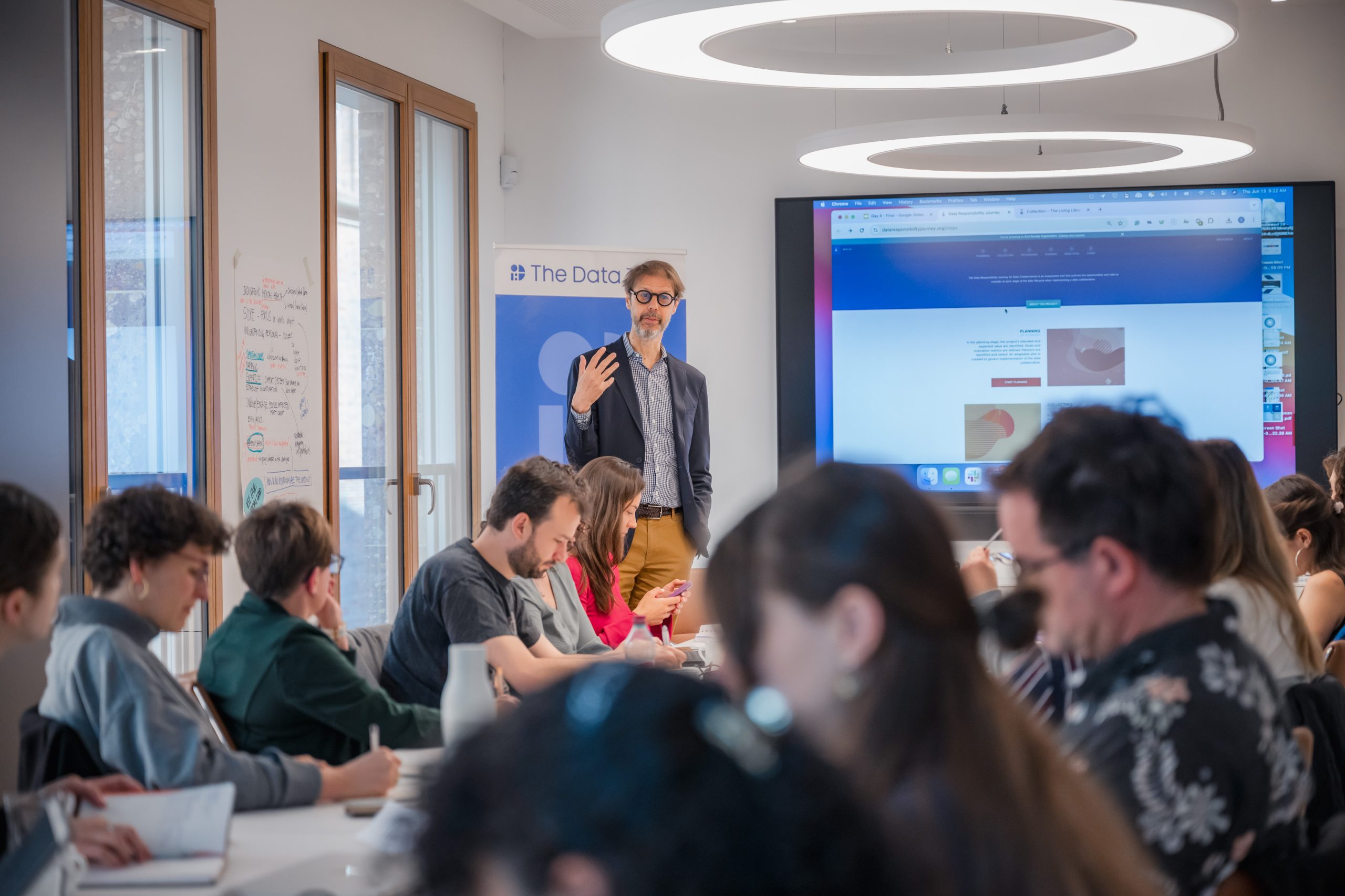 Stefaan Verhulst lecturing in front of group