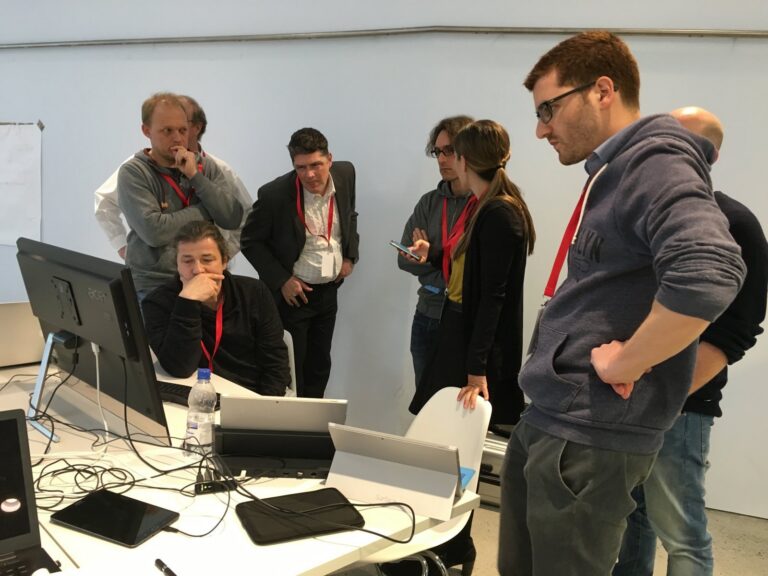 Discussion at the screen