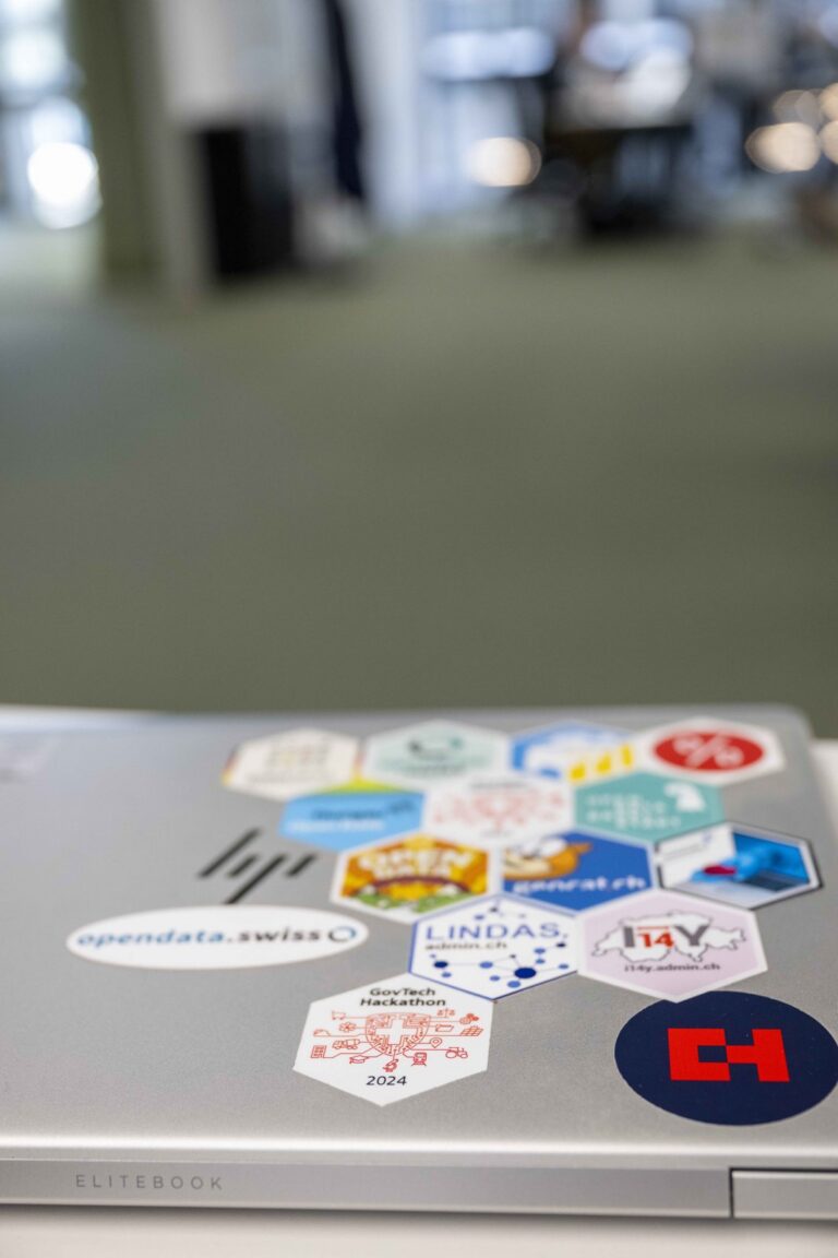 Laptop mit Stickern