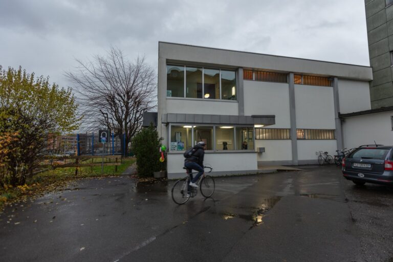 Friday morning outside the Laboratorium on Sternmattstrasse