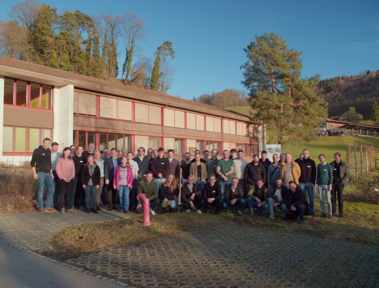 Gruppenfoto der Teilnehmenden beim Landwirtschaftlichen Zentrum Liebegg