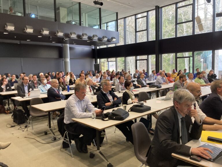 Publikum des Magglinger Rechtsinformatikseminars in der Aula