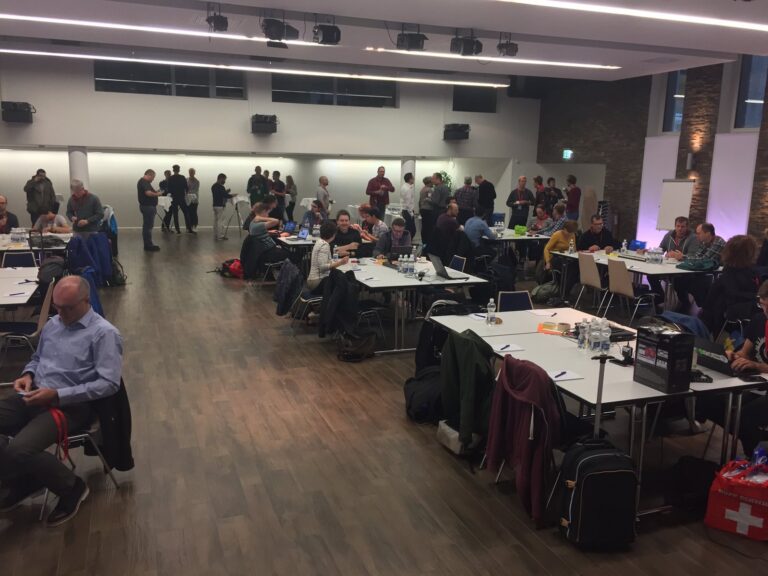 Friday noon: participants arriving in the congress hall