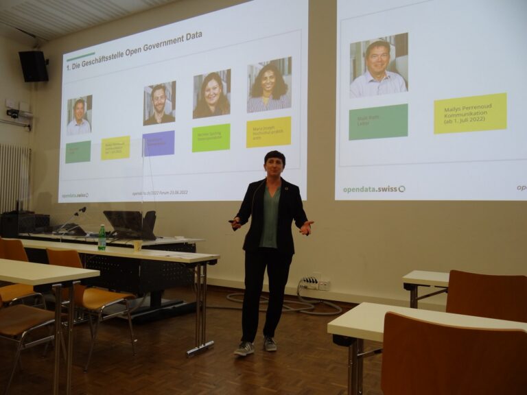 Petra Keller Gueguen in front of a slide with portraits