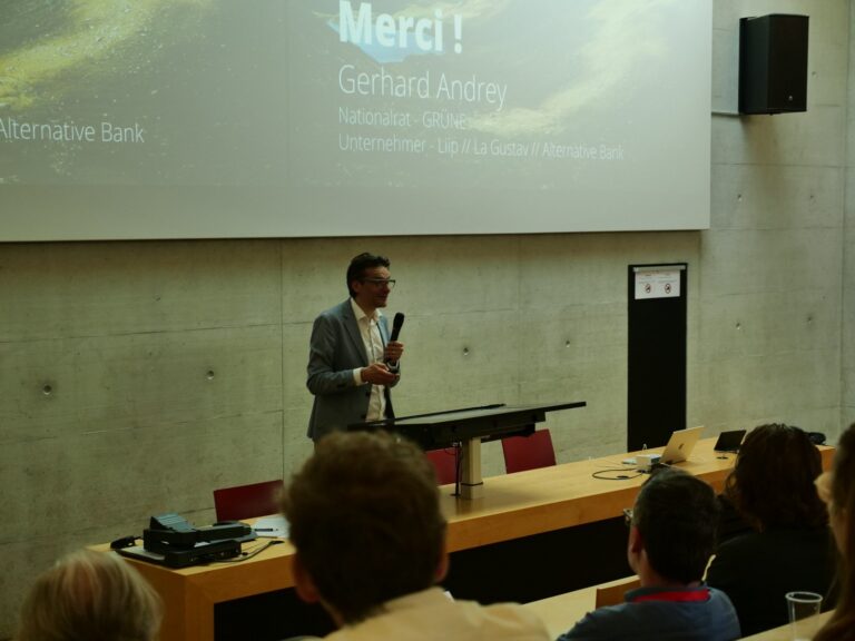 National Councillor Gerhard Andrey opens the Forum in the auditorium