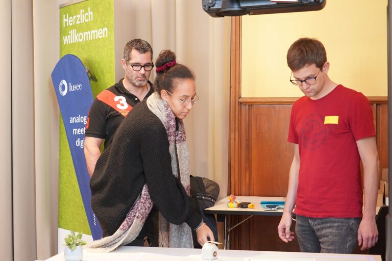 The photovoltaic consulting team tests the process
