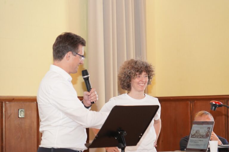 A team presents its result